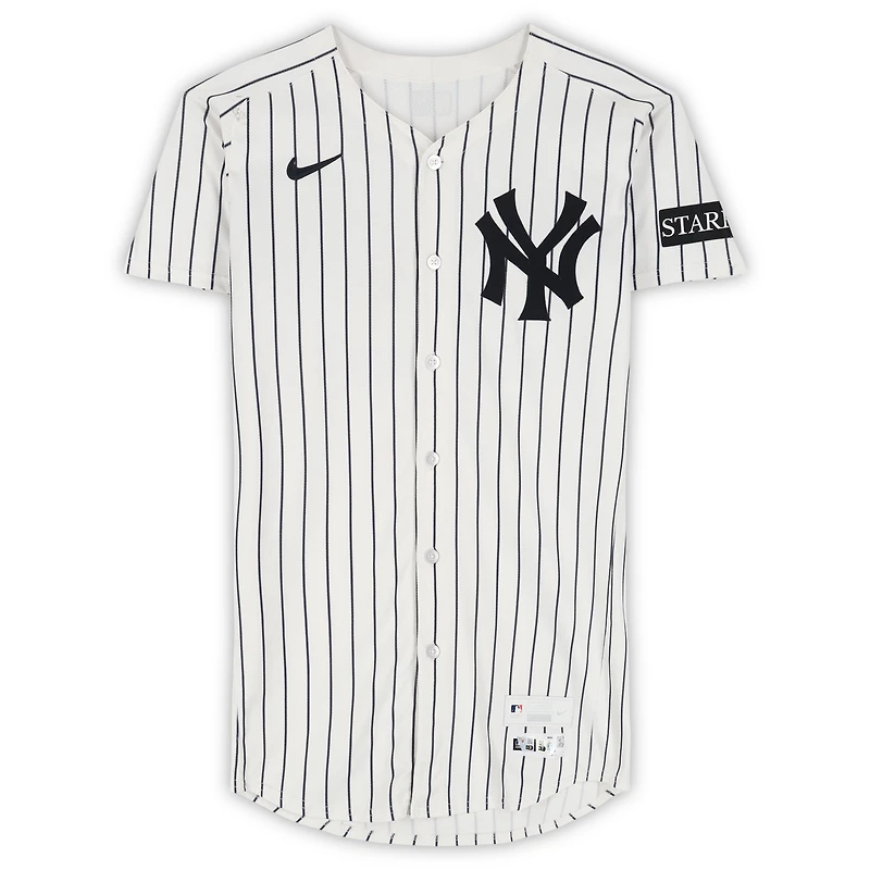 Maillot Nike blanc à fines rayures n° 72 porté par José Caballero, des Yankees de New York, contre les Blue Jays de Toronto le 8 octobre 2025 - Match 4 de la série de division de la Ligue américaine