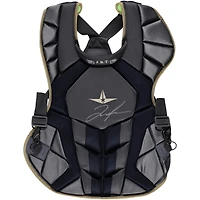 Protecteur de poitrine gris et bleu marine autographié par Jose Trevino des Yankees de New York lors de la saison 2023 de la MLB - RG13309082