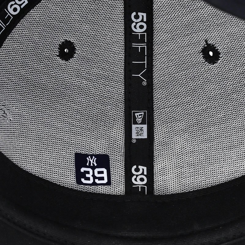 Casquette New Era bleu marine portée par José Trevino des Yankees de New York contre les Dodgers de Los Angeles le 30 octobre 2024 - Match 5 des Séries mondiales