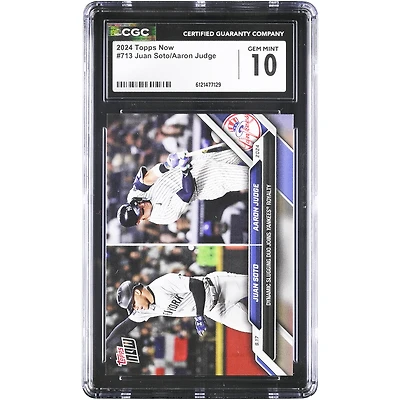 Juan Soto et Aaron Judge, le duo de frappeurs dynamiques des Yankees de New York, 2024 Topps Now, rejoignent la royauté des Yankees. Carte n° 713 authentifiée par CGC.