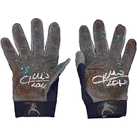 Gants de frappeur Under Armour bleu marine/gris autographiés par Juan Soto, portés en match par les Yankees de New York lors de la saison 2024 de la MLB.