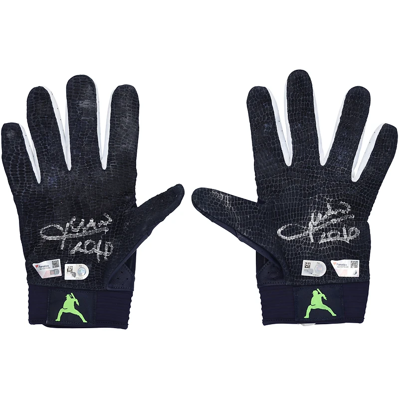 Gants de frappe Under Armour bleu marine autographiés par Juan Soto, des Yankees de New York, utilisés en match lors de la saison 2024 de la MLB.