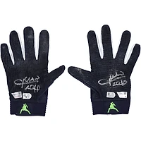 Gants de frappe Under Armour bleu marine autographiés par Juan Soto, des Yankees de New York, utilisés en match lors de la saison 2024 de la MLB.