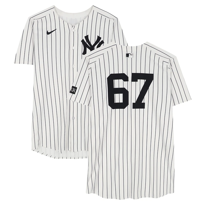 Maillot Nike blanc à fines rayures n° 67 porté par Luis Rojas (New York Yankees) lors du match 4 de la série de division de la Ligue américaine contre les Blue Jays de Toronto, le 8 octobre 2025.