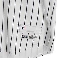 Maillot Nike blanc à fines rayures n° 67 porté par Luis Rojas (New York Yankees) lors du match 4 de la série de division de la Ligue américaine contre les Blue Jays de Toronto, le 8 octobre 2025.