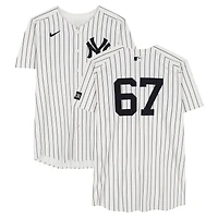 Maillot Nike blanc à fines rayures n° 67 porté par Luis Rojas (New York Yankees) lors du match 4 de la série de division de la Ligue américaine contre les Blue Jays de Toronto, le 8 octobre 2025.