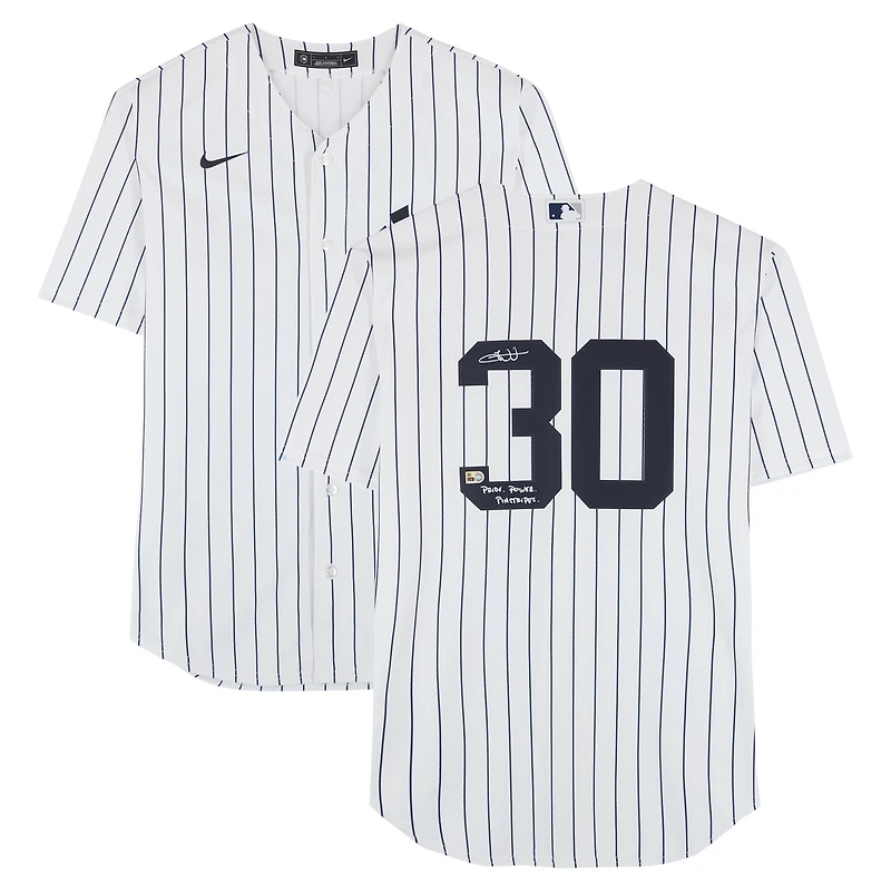 Maillot réplique blanc Nike autographié par Luke Weaver des Yankees de New York, avec l'inscription « Fierté. Puissance. Rayures. »