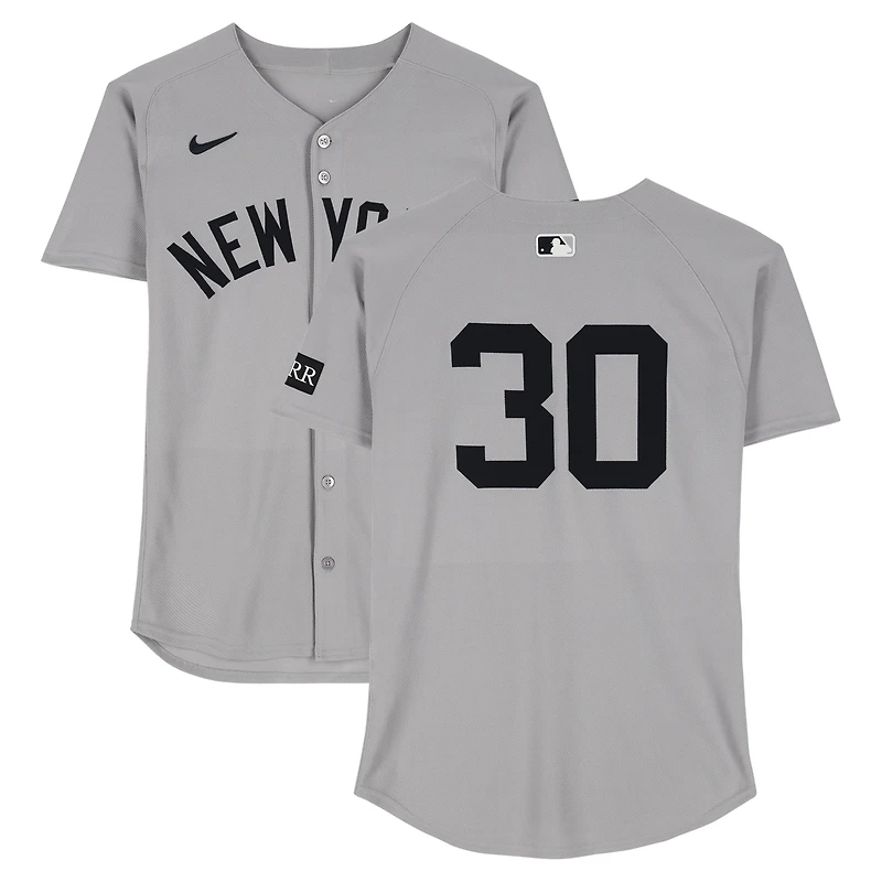 Maillot gris Nike n° 30 porté par Luke Weaver des Yankees de New York contre les Orioles de Baltimore le 21 septembre 2025