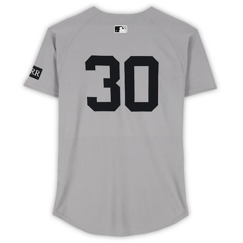 Maillot gris Nike n° 30 porté par Luke Weaver des Yankees de New York contre les Orioles de Baltimore le 21 septembre 2025