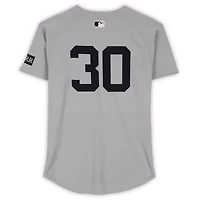 Maillot gris Nike n° 30 porté par Luke Weaver des Yankees de New York contre les Orioles de Baltimore le 21 septembre 2025