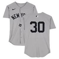 Maillot gris Nike n° 30 porté par Luke Weaver (New York Yankees) lors du match contre les Blue Jays de Toronto le 4 octobre 2025 - 1er match de la série de division de la Ligue américaine