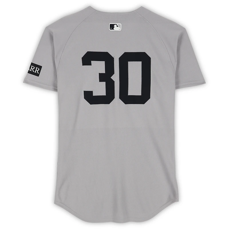 Maillot gris Nike n° 30 porté par Luke Weaver (New York Yankees) lors du match contre les Blue Jays de Toronto le 4 octobre 2025 - 1er match de la série de division de la Ligue américaine
