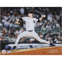 Photo de lanceur autographiée de Max Fried, des Yankees de New York (11 x 14 pouces)