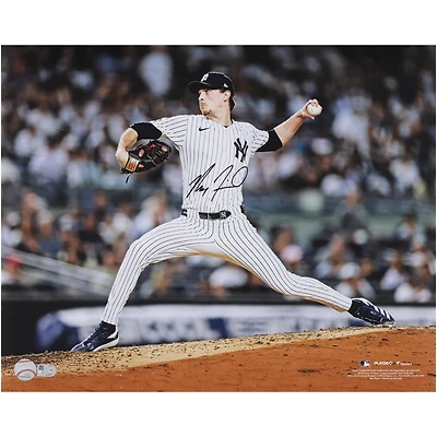 Photo de lanceur autographiée de Max Fried, des Yankees de New York (40,6 x 50,8 cm).