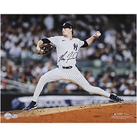 Photo de lanceur autographiée de Max Fried, des Yankees de New York (40,6 x 50,8 cm).