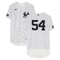 Maillot blanc à fines rayures n° 54 porté par Max Fried, des Yankees de New York, contre les Angels de Los Angeles le 16 avril 2026.