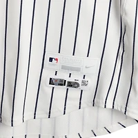 Maillot Nike blanc à rayures fines n° 54 de Max Fried, porté par les Yankees de New York, lors du match contre les Blue Jays de Toronto, le 7 septembre 2025.