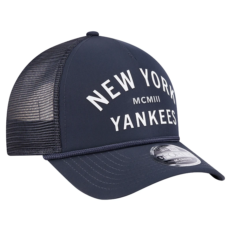 Men's New Era  Navy New York Yankees Minimalist 9FORTY A-Frame Adjustable Hat