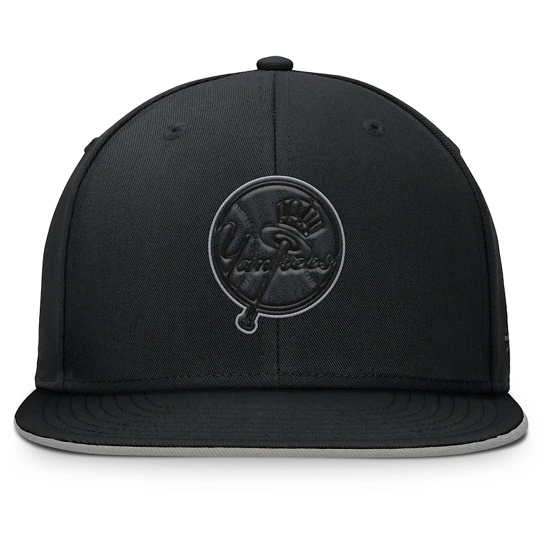 Men's Fanatics  Black New York Yankees Glint Snapback Hat