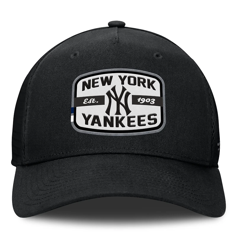 Casquette Snapback de camionneur A-Frame noire avec patch de l'équipe des New York Yankees Fanatics pour hommes