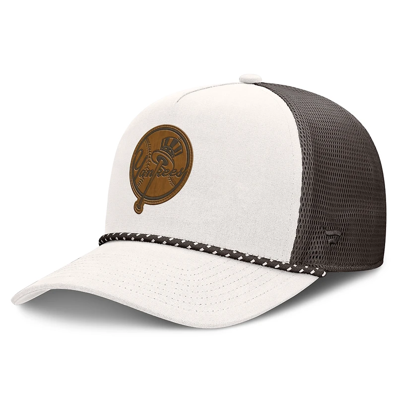 Casquette trucker ajustable Fanatics crème/marron New York Yankees Level Up Bronco pour homme