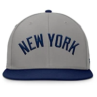 Casquette ajustée Fanatics New York Yankees Clubhouse Dugout pour homme, gris/bleu marine