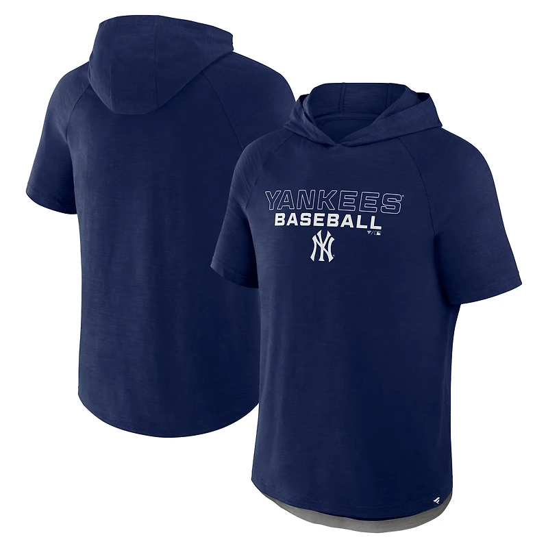 T-shirt à capuche raglan Fanatics bleu marine New York Yankees Clubhouse Optimal Play pour homme