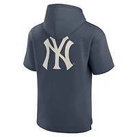 Sweat à capuche manches courtes pour homme Fanatics Navy New York Yankees Elements Future Ground Lettering