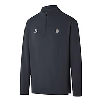 La grandeur masculine triomphe grâce à Derek Jeter. Haut d'entraînement col zippé bleu marine des Yankees de New York.