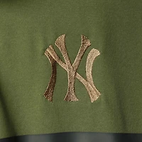 Polo à manches raglan pour hommes Levelwear Olive New York Yankees Delta Sector