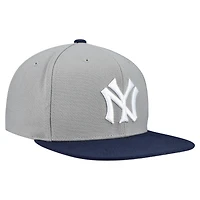 Men's Mitchell & Ness Gray New York Yankees Cooperstown Collection Basic Flip Snapback Hat