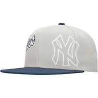 Men's Mitchell & Ness Gray New York Yankees Knock Out Panel Snapback Hat