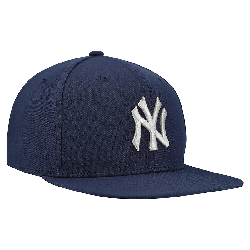 Men's Mitchell & Ness Navy New York Yankees Basic Flip Snapback Hat