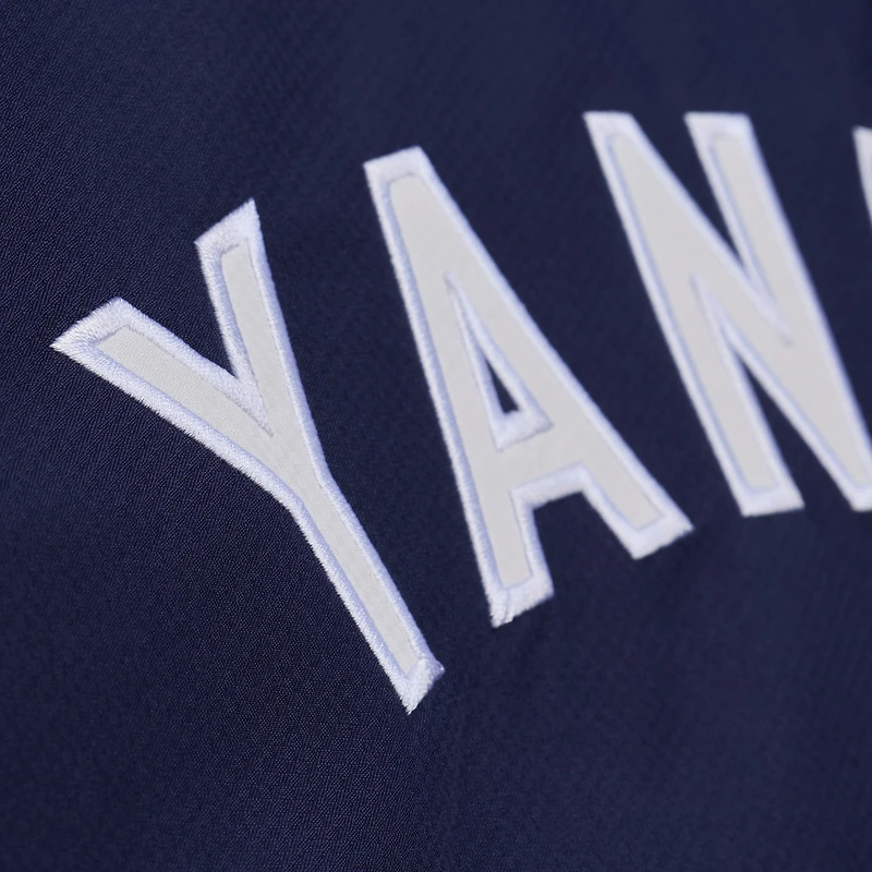 Veste d'entraîneur à capuche Mitchell & Ness bleu marine New York Yankees pour homme, fermeture boutons-pression.