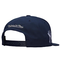 Casquette snapback Mitchell & Ness bleu marine pour homme, logo des Yankees de New York.