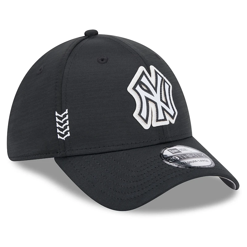 Casquette Flex Fit New Era noire pour hommes des Yankees de York 2024 Clubhouse 39THIRTY