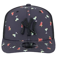 Casquette extensible à bouton-pression New Era noire New York Yankees Adventure Drinks Pattern 9SEVENTY pour homme