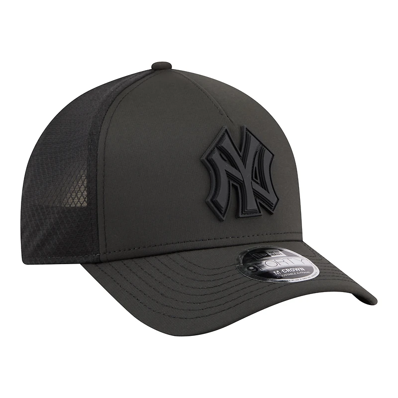 Men's New Era Black New York Yankees Badged M-Crown A-Frame 9FORTY Trucker Adjustable Hat