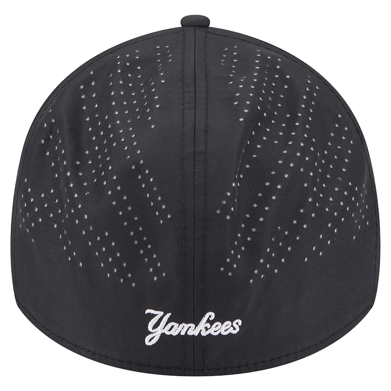 Men's New Era  Black York Yankees Night 39THIRTY Flex Hat