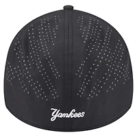 Men's New Era  Black York Yankees Night 39THIRTY Flex Hat