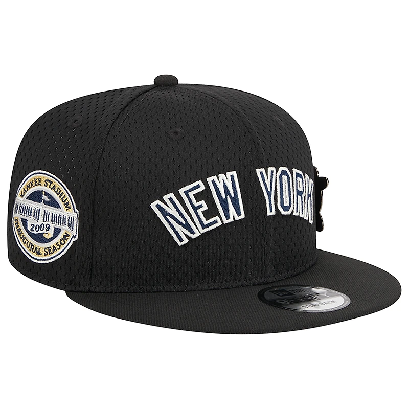 Men's New Era Black New York Yankees Post Up Pin 9FIFTY Snapback Hat