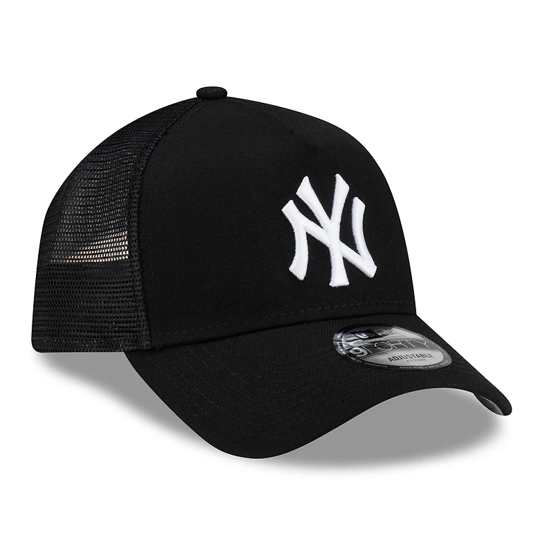 Men's New Era Black New York Yankees Side Script 9FORTY A-Frame Trucker Adjustable Hat