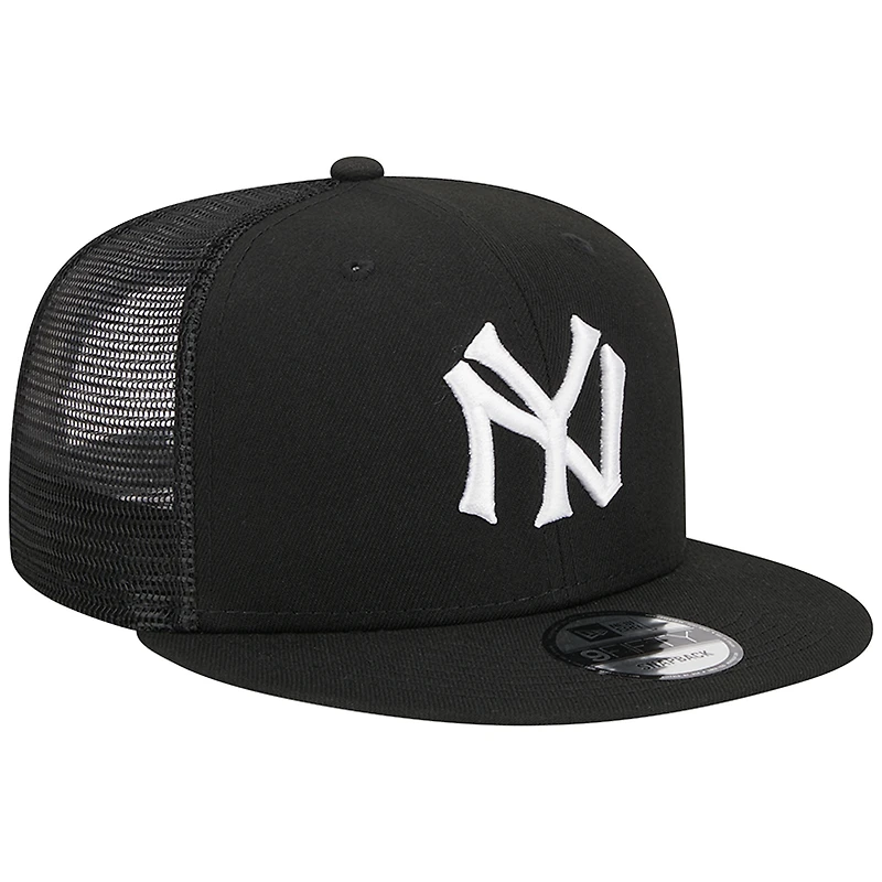 Men's New Era Black New York Yankees Trucker 9FIFTY Snapback Hat