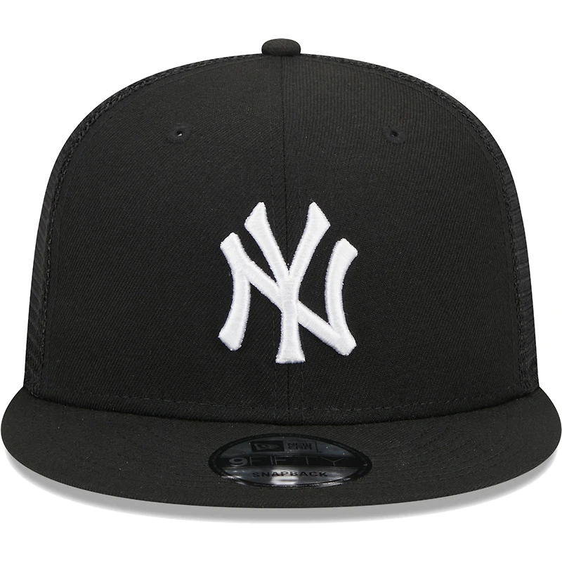 Men's New Era Black New York Yankees Trucker 9FIFTY Snapback Hat