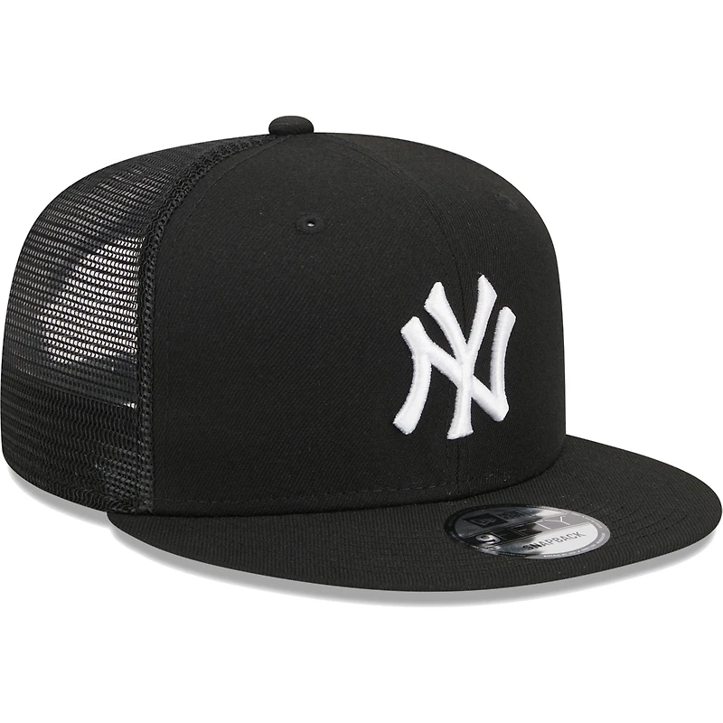 Men's New Era Black New York Yankees Trucker 9FIFTY Snapback Hat
