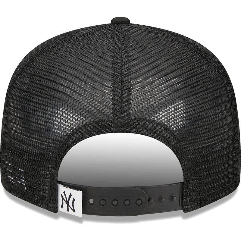 Men's New Era Black New York Yankees Trucker 9FIFTY Snapback Hat