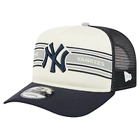 Casquette snapback New Era 9FIFTY Trucker à imprimé New York Yankees crème/bleu marine pour homme