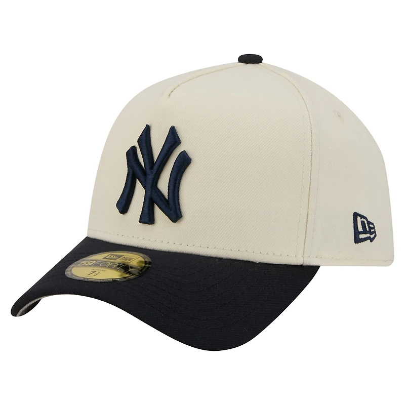 Casquette ajustée New Era crème pour homme, York Yankees, modèle 59FORTY chromé.