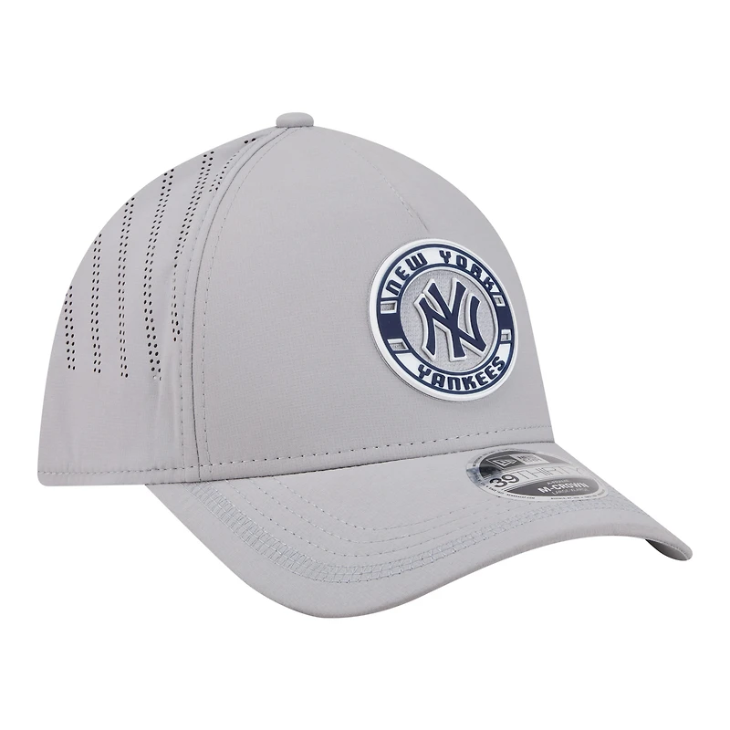 Casquette New Era grise pour homme, écusson des Yankees de York, modèle 39THIRTY, monture A, couronne perforée et flexible