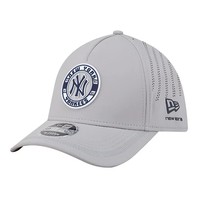Men's New Era Gray York Yankees Patch 39THIRTY A-Frame M-Crown Perforated Flex Hat